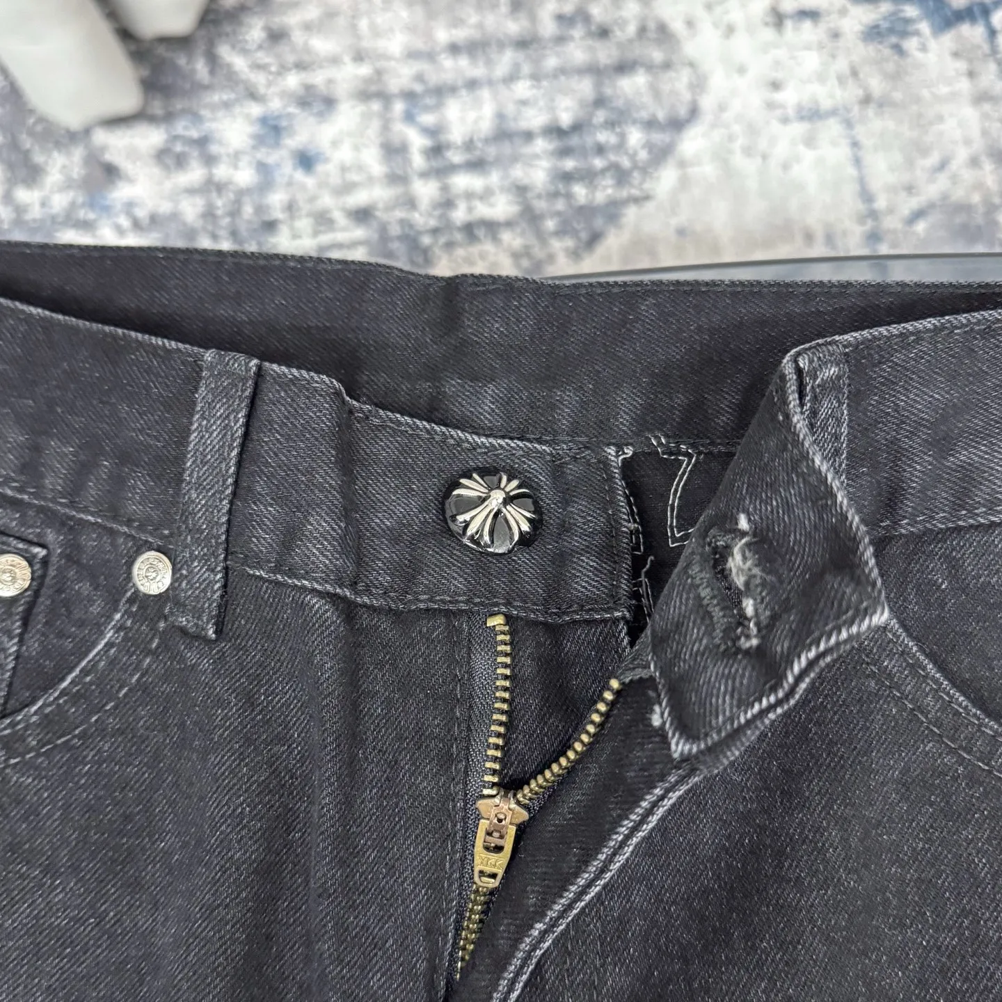 P260 Chrome Hearts Chrome Hearts Black Multi-leather Elements Full of Details Washed Jeans Authentically Restore the Ultimate Vintage Texture Three-Dimensional Fit Loose and Comfortable, Not Slimming Appearing Tall and Slim Made by a Manufacturer Original Quality Control Same Style for Men and Women Can Be Matched for Couples Versatile Recommendations Must-Have Jeans for All Seasons Fashionistas Have Been Disappointed From the Quality Selection of Fabrics, Cutting of Details, and Matching of Patterns, Everything Is Impeccable! The upper body is so handsome when worn...it can be easily worn by men, women and children! The craftsmanship is made of heavy-duty washed pure cotton denim fabric. After washing, it is soft and thick and looks very stylish when worn. Color: black Size: 28 30 32 34 36